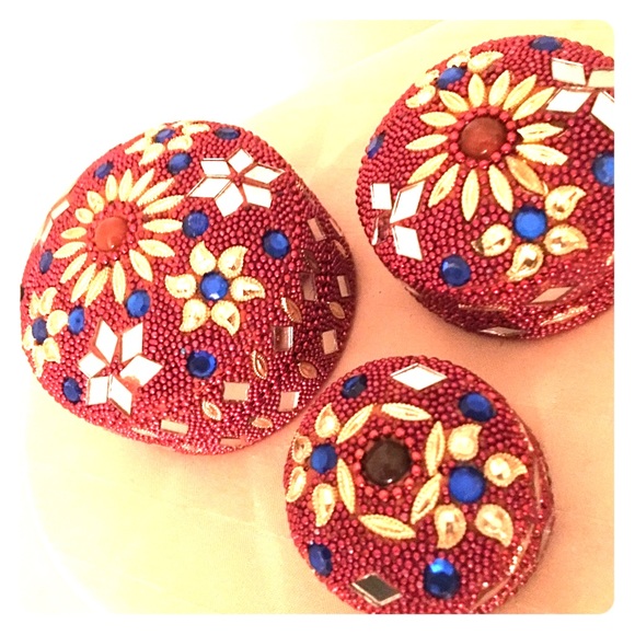 Detailed Nesting Boxes - Picture 3 of 7